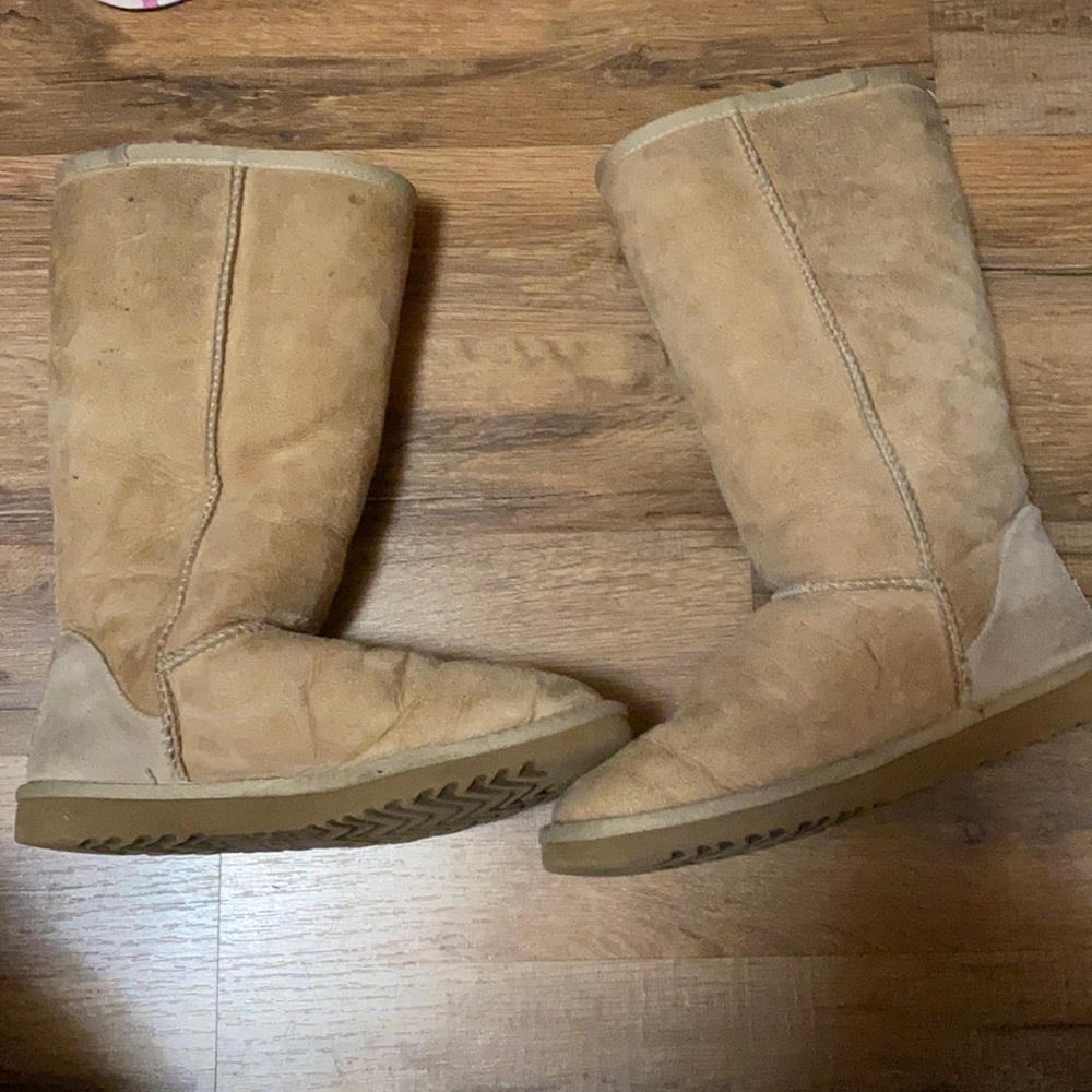 Tan Ugg’s
